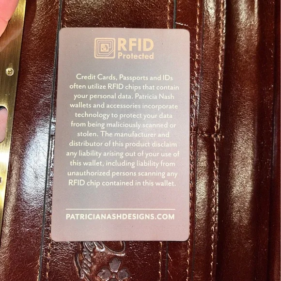 BNWT Patricia Nash Wallet Genuine Leather in Brown and Red Plaid - Picture 5 of 7